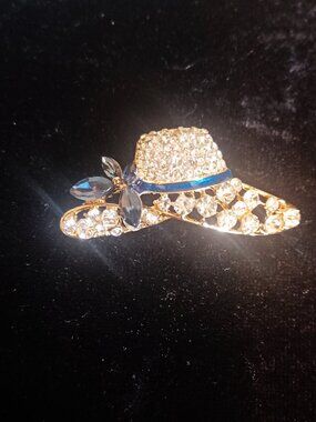 Stunning Blue, White & Gold Brooch